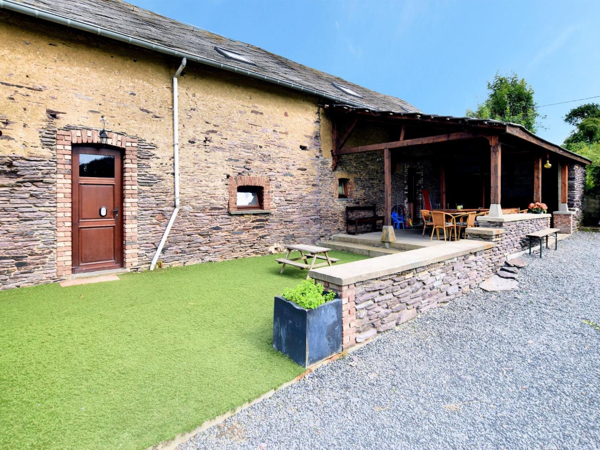Spacious Holiday Home In Lierneux With Garden ภายนอก รูปภาพ