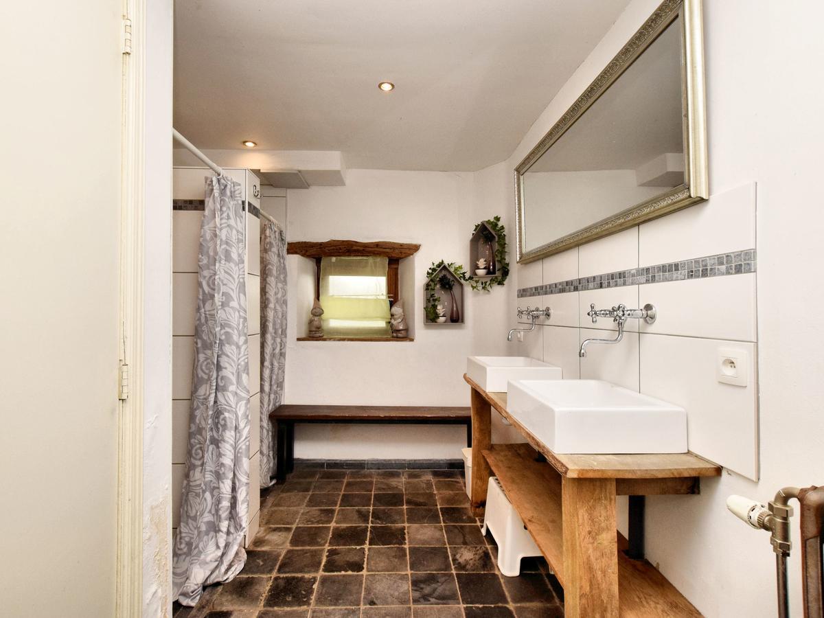 Spacious Holiday Home In Lierneux With Garden ภายนอก รูปภาพ